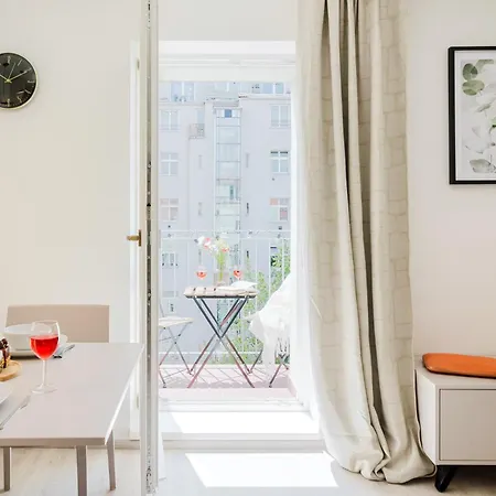 Days - Bright With Ac Near Vysehrad Castle דירה